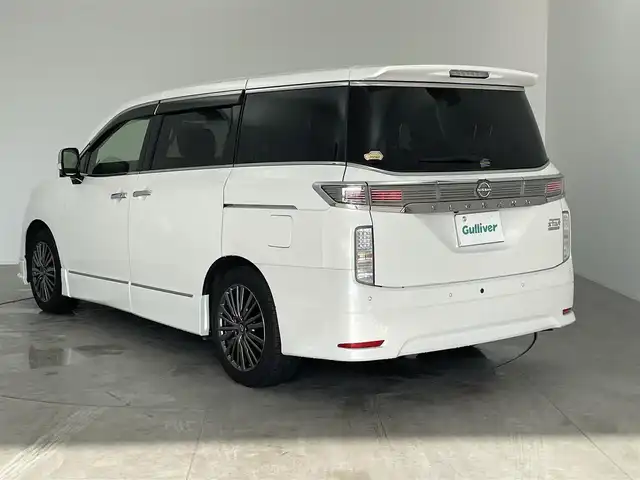 日産 エルグランド 250HWS プレミアム アーバンクロム 愛知県 2023(令5)年 1.8万km ピュアホワイトパール プロパイロット/サンルーフ/ワンオーナー/純正SDナビ/全方位カメラ/後席用モニター/ブラインドスポットモニター/デジタルインナーミラー/両側パワースライドドア/電動リアゲード/パワーシート/シートヒーター/ETC装備/ドライブレコーダー/フルセグTV/テレビキャンセラー/DVD再生可能/Blu-ray再生可能/オットマン/コーナーセンサー/オートライト/オートマチックハイビーム/純正フロアマット/サンシェード/HDMI
