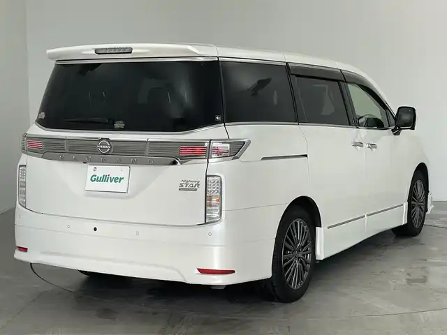 日産 エルグランド 250HWS プレミアム アーバンクロム 愛知県 2023(令5)年 1.8万km ピュアホワイトパール プロパイロット/サンルーフ/ワンオーナー/純正SDナビ/全方位カメラ/後席用モニター/ブラインドスポットモニター/デジタルインナーミラー/両側パワースライドドア/電動リアゲード/パワーシート/シートヒーター/ETC装備/ドライブレコーダー/フルセグTV/テレビキャンセラー/DVD再生可能/Blu-ray再生可能/オットマン/コーナーセンサー/オートライト/オートマチックハイビーム/純正フロアマット/サンシェード/HDMI