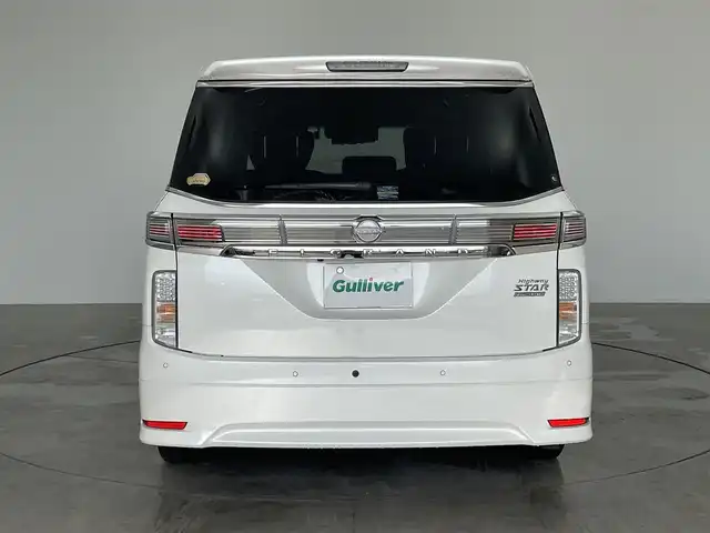 日産 エルグランド 250HWS プレミアム アーバンクロム 愛知県 2023(令5)年 1.8万km ピュアホワイトパール プロパイロット/サンルーフ/ワンオーナー/純正SDナビ/全方位カメラ/後席用モニター/ブラインドスポットモニター/デジタルインナーミラー/両側パワースライドドア/電動リアゲード/パワーシート/シートヒーター/ETC装備/ドライブレコーダー/フルセグTV/テレビキャンセラー/DVD再生可能/Blu-ray再生可能/オットマン/コーナーセンサー/オートライト/オートマチックハイビーム/純正フロアマット/サンシェード/HDMI