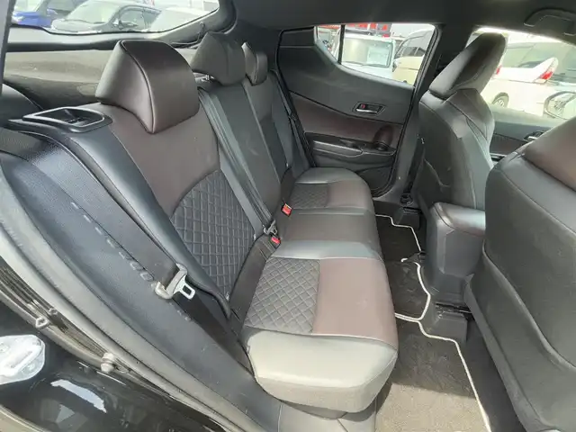 トヨタ Ｃ－ＨＲ G LEDエディション 徳島県 2018(平30)年 7.7万km ブラックマイカ 純正7型SDナビ　NSZN-W66T/　AM/FM/Bluetooth/DISC/SD/フルセグTV/オートブレーキホールド/バックカメラ/ビルトインETC/ドライブレコーダー　DRT-H66A/電子パーキング/追従式クルーズコントロール/ブラインドスポットモニター/自動格納ミラー/フォグライト/純正ドアバイザー/LEDヘッドライト/スマートキー/ハーフレザーシート/シートヒーター/純正フロアマット/スペアキー