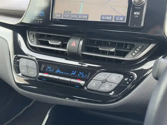 トヨタ Ｃ－ＨＲ G LEDエディション 徳島県 2018(平30)年 7.7万km ブラックマイカ 純正7型SDナビ　NSZN-W66T/　AM/FM/Bluetooth/DISC/SD/フルセグTV/オートブレーキホールド/バックカメラ/ビルトインETC/ドライブレコーダー　DRT-H66A/電子パーキング/追従式クルーズコントロール/ブラインドスポットモニター/自動格納ミラー/フォグライト/純正ドアバイザー/LEDヘッドライト/スマートキー/ハーフレザーシート/シートヒーター/純正フロアマット/スペアキー