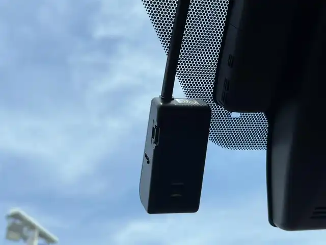 トヨタ Ｃ－ＨＲ G LEDエディション 徳島県 2018(平30)年 7.7万km ブラックマイカ 純正7型SDナビ　NSZN-W66T/　AM/FM/Bluetooth/DISC/SD/フルセグTV/オートブレーキホールド/バックカメラ/ビルトインETC/ドライブレコーダー　DRT-H66A/電子パーキング/追従式クルーズコントロール/ブラインドスポットモニター/自動格納ミラー/フォグライト/純正ドアバイザー/LEDヘッドライト/スマートキー/ハーフレザーシート/シートヒーター/純正フロアマット/スペアキー