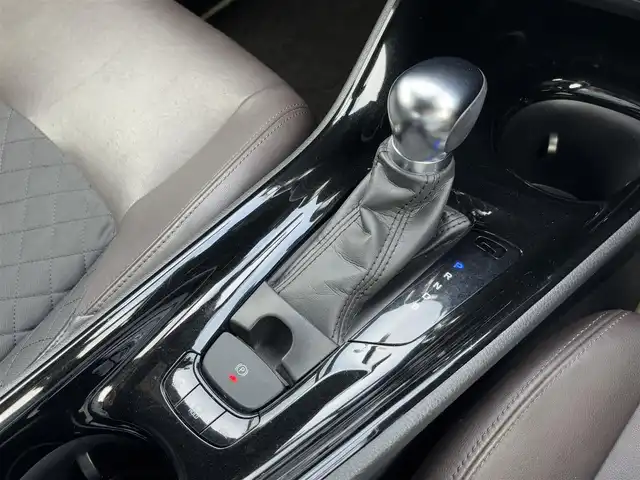 トヨタ Ｃ－ＨＲ G LEDエディション 徳島県 2018(平30)年 7.7万km ブラックマイカ 純正7型SDナビ　NSZN-W66T/　AM/FM/Bluetooth/DISC/SD/フルセグTV/オートブレーキホールド/バックカメラ/ビルトインETC/ドライブレコーダー　DRT-H66A/電子パーキング/追従式クルーズコントロール/ブラインドスポットモニター/自動格納ミラー/フォグライト/純正ドアバイザー/LEDヘッドライト/スマートキー/ハーフレザーシート/シートヒーター/純正フロアマット/スペアキー