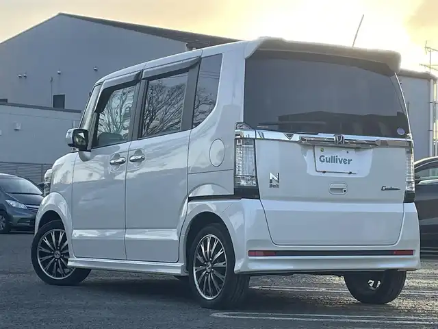 ホンダ Ｎ ＢＯＸ カスタム G ターボSSパッケージ 宮城県 2013(平25)年 9.7万km プレミアムホワイトパール 純正ナビ/フルセグＴＶ/ＡＭ／ＦＭ／ＣＤ／ＤＶＤ／ＵＳＢ／Ｂｌｕｅｔｏｏｔｈ/クルーズコントロール/横滑り防止装置/オートライト（ＬＥＤ）/純正フロアマット/純正ドアバイザー/スペアキー×１/エンジンスターター/両側パワースライドドア