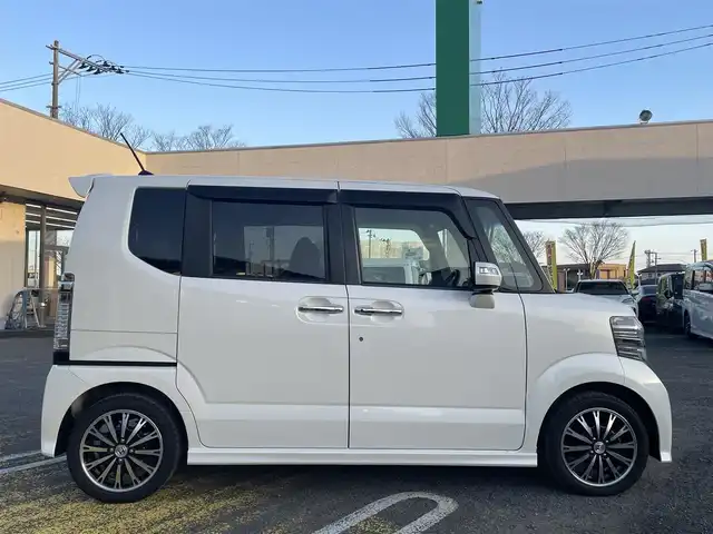 ホンダ Ｎ ＢＯＸ カスタム G ターボSSパッケージ 宮城県 2013(平25)年 9.7万km プレミアムホワイトパール 純正ナビ/フルセグＴＶ/ＡＭ／ＦＭ／ＣＤ／ＤＶＤ／ＵＳＢ／Ｂｌｕｅｔｏｏｔｈ/クルーズコントロール/横滑り防止装置/オートライト（ＬＥＤ）/純正フロアマット/純正ドアバイザー/スペアキー×１/エンジンスターター/両側パワースライドドア