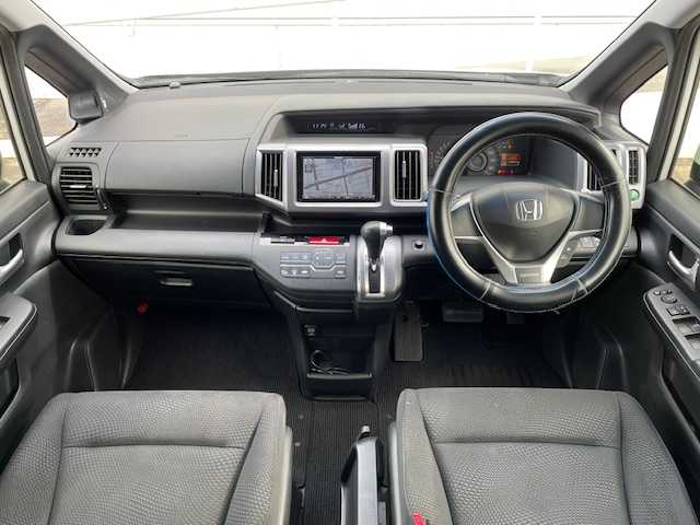 ホンダ ステップワゴン スパーダ Z 富山県 2012(平24)年 10.9万km ホワイトオーキッドパール (株)IDOMが運営する【じしゃロン富山店】の自社ローン専用車両になります。こちらは現金またはオートローンご利用時の価格です。自社ローンご希望の方は別途その旨お申し付け下さい/ナビ/FM/AM/CD/DVD/フルセグ/SD/バックカメラ/ETC/前後ドライブレコーダー/両側パワースライドドア/横滑り防止/パドルシフト/HIDヘッドライト/オートライト/フォグランプ/ドアバイザー