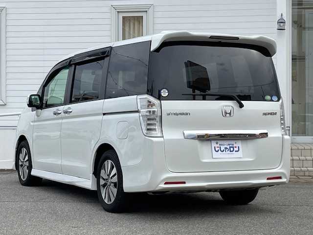 ホンダ ステップワゴン スパーダ Z 富山県 2012(平24)年 10.9万km ホワイトオーキッドパール (株)IDOMが運営する【じしゃロン富山店】の自社ローン専用車両になります。こちらは現金またはオートローンご利用時の価格です。自社ローンご希望の方は別途その旨お申し付け下さい/ナビ/FM/AM/CD/DVD/フルセグ/SD/バックカメラ/ETC/前後ドライブレコーダー/両側パワースライドドア/横滑り防止/パドルシフト/HIDヘッドライト/オートライト/フォグランプ/ドアバイザー