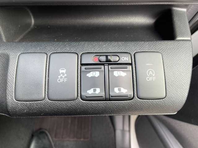 ホンダ ステップワゴン スパーダ Z 富山県 2012(平24)年 10.9万km ホワイトオーキッドパール (株)IDOMが運営する【じしゃロン富山店】の自社ローン専用車両になります。こちらは現金またはオートローンご利用時の価格です。自社ローンご希望の方は別途その旨お申し付け下さい/ナビ/FM/AM/CD/DVD/フルセグ/SD/バックカメラ/ETC/前後ドライブレコーダー/両側パワースライドドア/横滑り防止/パドルシフト/HIDヘッドライト/オートライト/フォグランプ/ドアバイザー