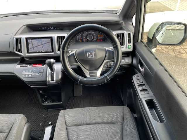 ホンダ ステップワゴン スパーダ Z 富山県 2012(平24)年 10.9万km ホワイトオーキッドパール (株)IDOMが運営する【じしゃロン富山店】の自社ローン専用車両になります。こちらは現金またはオートローンご利用時の価格です。自社ローンご希望の方は別途その旨お申し付け下さい/ナビ/FM/AM/CD/DVD/フルセグ/SD/バックカメラ/ETC/前後ドライブレコーダー/両側パワースライドドア/横滑り防止/パドルシフト/HIDヘッドライト/オートライト/フォグランプ/ドアバイザー