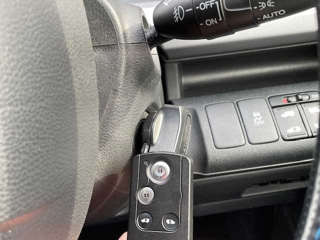 ホンダ ステップワゴン スパーダ Z 富山県 2012(平24)年 10.9万km ホワイトオーキッドパール (株)IDOMが運営する【じしゃロン富山店】の自社ローン専用車両になります。こちらは現金またはオートローンご利用時の価格です。自社ローンご希望の方は別途その旨お申し付け下さい/ナビ/FM/AM/CD/DVD/フルセグ/SD/バックカメラ/ETC/前後ドライブレコーダー/両側パワースライドドア/横滑り防止/パドルシフト/HIDヘッドライト/オートライト/フォグランプ/ドアバイザー