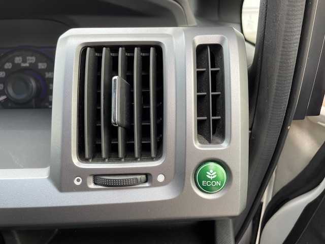 ホンダ ステップワゴン スパーダ Z 富山県 2012(平24)年 10.9万km ホワイトオーキッドパール (株)IDOMが運営する【じしゃロン富山店】の自社ローン専用車両になります。こちらは現金またはオートローンご利用時の価格です。自社ローンご希望の方は別途その旨お申し付け下さい/ナビ/FM/AM/CD/DVD/フルセグ/SD/バックカメラ/ETC/前後ドライブレコーダー/両側パワースライドドア/横滑り防止/パドルシフト/HIDヘッドライト/オートライト/フォグランプ/ドアバイザー