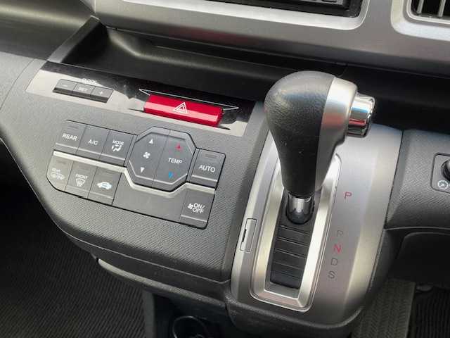 ホンダ ステップワゴン スパーダ Z 富山県 2012(平24)年 10.9万km ホワイトオーキッドパール (株)IDOMが運営する【じしゃロン富山店】の自社ローン専用車両になります。こちらは現金またはオートローンご利用時の価格です。自社ローンご希望の方は別途その旨お申し付け下さい/ナビ/FM/AM/CD/DVD/フルセグ/SD/バックカメラ/ETC/前後ドライブレコーダー/両側パワースライドドア/横滑り防止/パドルシフト/HIDヘッドライト/オートライト/フォグランプ/ドアバイザー