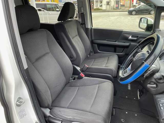 ホンダ ステップワゴン スパーダ Z 富山県 2012(平24)年 10.9万km ホワイトオーキッドパール (株)IDOMが運営する【じしゃロン富山店】の自社ローン専用車両になります。こちらは現金またはオートローンご利用時の価格です。自社ローンご希望の方は別途その旨お申し付け下さい/ナビ/FM/AM/CD/DVD/フルセグ/SD/バックカメラ/ETC/前後ドライブレコーダー/両側パワースライドドア/横滑り防止/パドルシフト/HIDヘッドライト/オートライト/フォグランプ/ドアバイザー