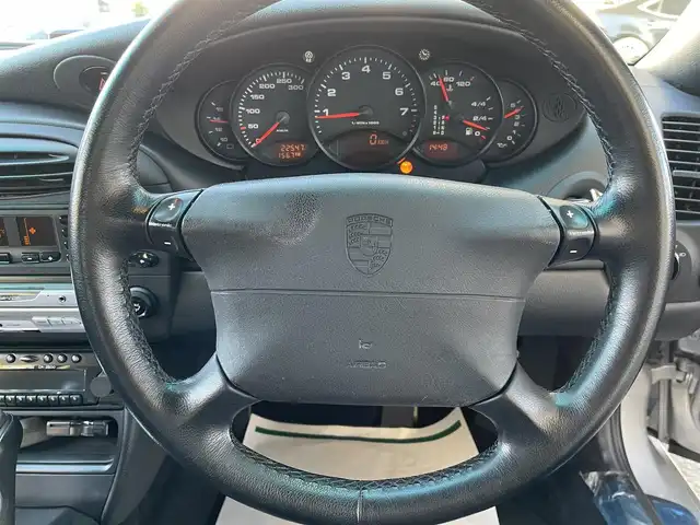 ポルシェ ９１１ カレラ 和歌山県 2001(平13)年 2.3万km シルバー サンルーフ/黒レザーシート/PSM/HIDヘッドライト/純正オーディオ・CDCH/運転席電動リクライニング/ETC/キーレス/スペアキー/保証書/取扱説明書/H１４．１６．１８．２０．２１．２２．２３．２６．２８．３０．/　R2.4.6整備記録簿有