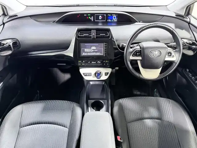 トヨタ プリウス S 大阪府 2016(平28)年 7.5万km ホワイトパールクリスタルシャイン 純正ＳＤナビ　エアロ　バックカメラ　ＥＴＣ　プッシュスタート　スマートキー　ＬＥＤヘッドライト　オートライト　フォグランプ　ワンセグＴＶ　Ｂｌｕｅｔｏｏｔｈ　ＣＤ　オートエアコン