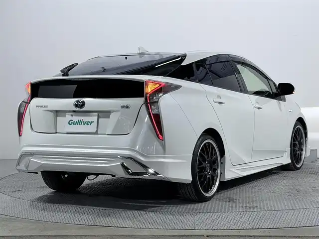 トヨタ プリウス S 大阪府 2016(平28)年 7.5万km ホワイトパールクリスタルシャイン 純正ＳＤナビ　エアロ　バックカメラ　ＥＴＣ　プッシュスタート　スマートキー　ＬＥＤヘッドライト　オートライト　フォグランプ　ワンセグＴＶ　Ｂｌｕｅｔｏｏｔｈ　ＣＤ　オートエアコン