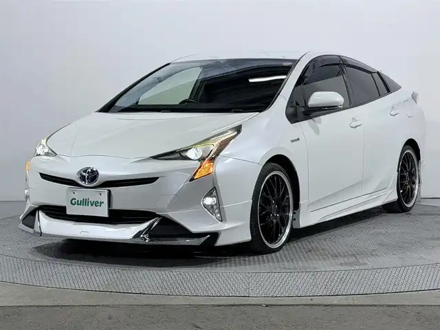 トヨタ プリウス S 大阪府 2016(平28)年 7.5万km ホワイトパールクリスタルシャイン 純正ＳＤナビ　エアロ　バックカメラ　ＥＴＣ　プッシュスタート　スマートキー　ＬＥＤヘッドライト　オートライト　フォグランプ　ワンセグＴＶ　Ｂｌｕｅｔｏｏｔｈ　ＣＤ　オートエアコン