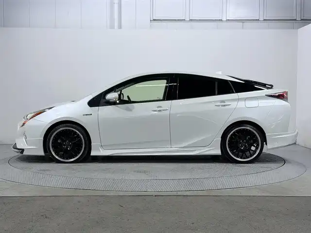 トヨタ プリウス S 大阪府 2016(平28)年 7.5万km ホワイトパールクリスタルシャイン 純正ＳＤナビ　エアロ　バックカメラ　ＥＴＣ　プッシュスタート　スマートキー　ＬＥＤヘッドライト　オートライト　フォグランプ　ワンセグＴＶ　Ｂｌｕｅｔｏｏｔｈ　ＣＤ　オートエアコン