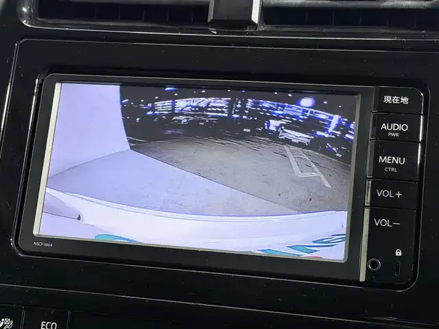 トヨタ プリウス S 大阪府 2016(平28)年 7.5万km ホワイトパールクリスタルシャイン 純正ＳＤナビ　エアロ　バックカメラ　ＥＴＣ　プッシュスタート　スマートキー　ＬＥＤヘッドライト　オートライト　フォグランプ　ワンセグＴＶ　Ｂｌｕｅｔｏｏｔｈ　ＣＤ　オートエアコン