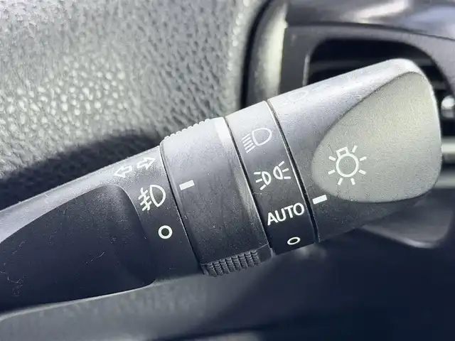 トヨタ プリウス S 大阪府 2016(平28)年 7.5万km ホワイトパールクリスタルシャイン 純正ＳＤナビ　エアロ　バックカメラ　ＥＴＣ　プッシュスタート　スマートキー　ＬＥＤヘッドライト　オートライト　フォグランプ　ワンセグＴＶ　Ｂｌｕｅｔｏｏｔｈ　ＣＤ　オートエアコン