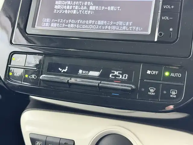 トヨタ プリウス S 大阪府 2016(平28)年 7.5万km ホワイトパールクリスタルシャイン 純正ＳＤナビ　エアロ　バックカメラ　ＥＴＣ　プッシュスタート　スマートキー　ＬＥＤヘッドライト　オートライト　フォグランプ　ワンセグＴＶ　Ｂｌｕｅｔｏｏｔｈ　ＣＤ　オートエアコン