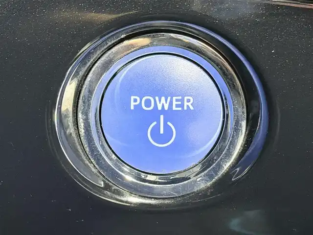 トヨタ プリウス S 大阪府 2016(平28)年 7.5万km ホワイトパールクリスタルシャイン 純正ＳＤナビ　エアロ　バックカメラ　ＥＴＣ　プッシュスタート　スマートキー　ＬＥＤヘッドライト　オートライト　フォグランプ　ワンセグＴＶ　Ｂｌｕｅｔｏｏｔｈ　ＣＤ　オートエアコン