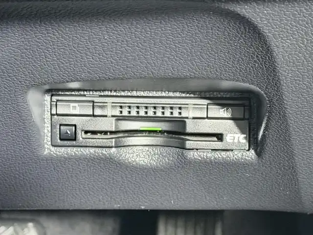 トヨタ プリウス S 大阪府 2016(平28)年 7.5万km ホワイトパールクリスタルシャイン 純正ＳＤナビ　エアロ　バックカメラ　ＥＴＣ　プッシュスタート　スマートキー　ＬＥＤヘッドライト　オートライト　フォグランプ　ワンセグＴＶ　Ｂｌｕｅｔｏｏｔｈ　ＣＤ　オートエアコン