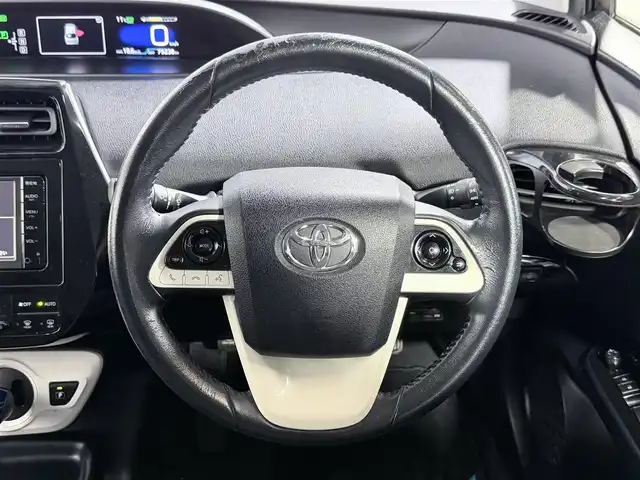 トヨタ プリウス S 大阪府 2016(平28)年 7.5万km ホワイトパールクリスタルシャイン 純正ＳＤナビ　エアロ　バックカメラ　ＥＴＣ　プッシュスタート　スマートキー　ＬＥＤヘッドライト　オートライト　フォグランプ　ワンセグＴＶ　Ｂｌｕｅｔｏｏｔｈ　ＣＤ　オートエアコン