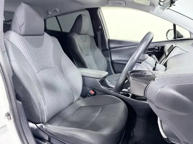 トヨタ プリウス S 大阪府 2016(平28)年 7.5万km ホワイトパールクリスタルシャイン 純正ＳＤナビ　エアロ　バックカメラ　ＥＴＣ　プッシュスタート　スマートキー　ＬＥＤヘッドライト　オートライト　フォグランプ　ワンセグＴＶ　Ｂｌｕｅｔｏｏｔｈ　ＣＤ　オートエアコン