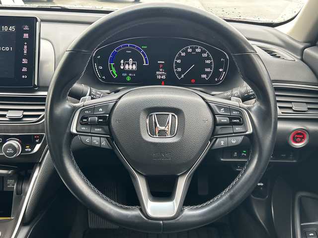 ホンダ アコード EX 愛知県 2020(令2)年 3.3万km シルバー 純正ナビ/Bluetooth バックカメラ フルセグTV/サンルーフ/ETC/ドライブレコーダー/純正１８インチアルミホイール/置くだけ充電/レザーシート/パワーシート/シートメモリー/シートヒーター/純正フロアマット/ACC/レーンキープアシスト/ステアリングアシスト/パドルシフト/Qi充電/電動サイドブレーキ/電動格納ミラー/BSM/ヘッドアップディスプレイ