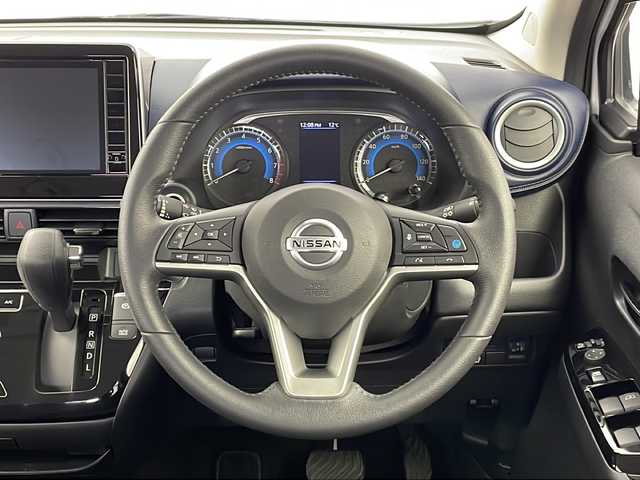 日産 デイズ HWS Gターボ アーバンクロム プロパイロットED 新潟県 2022(令4)年 1.7万km ホワイトパール 禁煙車/純正ナビ/フルセグテレビ/Bluetooth/バックカメラ/全方位カメラ/レーダークルーズコントロール/レーンキープアシスト/衝突軽減ブレーキ/クリアランスソナー/前席シートヒーター/電動パーキング/オートLEDヘッドライト/オートマチックハイビーム/ターボ/ステアリングスイッチ/純正アルミホイール/ABS/横滑り防止/盗難防止/取り扱い説明書/保証書