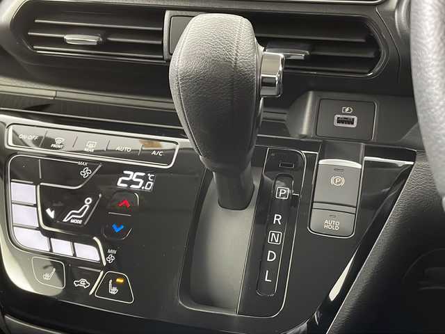 日産 デイズ HWS Gターボ アーバンクロム プロパイロットED 新潟県 2022(令4)年 1.7万km ホワイトパール 禁煙車/純正ナビ/フルセグテレビ/Bluetooth/バックカメラ/全方位カメラ/レーダークルーズコントロール/レーンキープアシスト/衝突軽減ブレーキ/クリアランスソナー/前席シートヒーター/電動パーキング/オートLEDヘッドライト/オートマチックハイビーム/ターボ/ステアリングスイッチ/純正アルミホイール/ABS/横滑り防止/盗難防止/取り扱い説明書/保証書