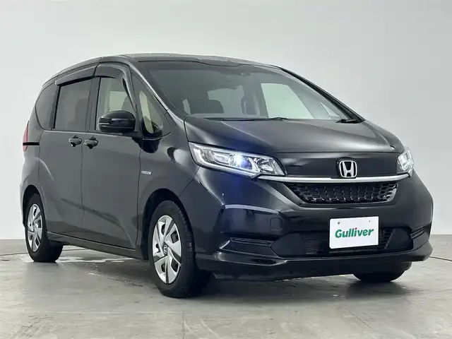 ホンダ フリード ハイブリット G ホンダセンシング 大阪府 2020(令2)年 2.2万km クリスタルブラックパール ワンオーナー/6人乗り/純正7インチメモリナビ/USBポート/バックカメラ/純正ドライブレコーダー前後/ビルトインETC/ステアリングリモコン/シートヒーター/ウォークスルー/純正フロアマット/両側パワースライドドア/ホンダセンシング/　　・衝突軽減ブレーキ/　　・誤発進抑制機能/　　・車線逸脱抑制機能/　　・アダクティブクルーズコントロール/取扱説明書/保証書/スマートキー/スペアキー
