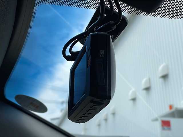トヨタ カムリ G レザーパッケージ 三重県 2017(平29)年 3.1万km アティチュードブラックマイカ 衝突軽減　レーンキープ　純正ナビ　フルセグＴＶ　黒革シート　シートヒーター　前後ドラレコ　ビルトイン　ＥＴＣ　追従型クルコン　ＢＳＭ　オートハイビーム　コーナーセンサー　ＧＰＳレーダーミラー