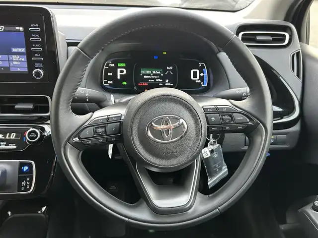 トヨタ アクア G 静岡県 2023(令5)年 0.5万km クリアベージュメタリック 純正ナビ/(AM/FM/BT/iPod/AppleCarPlay/AndroidAuto)/バックカメラ/レーダークルーズコントロール/横滑り防止装置/衝突被害軽減システム/レーンキープアシスト/前後ドライブレコーダー/前後コーナーセンサー/プッシュスタート/スマートキー/スペアキー×1/LEDヘッドライト/オートマチックハイビーム/純正フロアマット/100V充電/保証書/取扱説明書