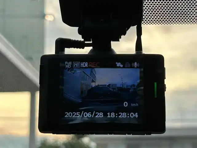 トヨタ アクア G 静岡県 2023(令5)年 0.5万km クリアベージュメタリック 純正ナビ/(AM/FM/BT/iPod/AppleCarPlay/AndroidAuto)/バックカメラ/レーダークルーズコントロール/横滑り防止装置/衝突被害軽減システム/レーンキープアシスト/前後ドライブレコーダー/前後コーナーセンサー/プッシュスタート/スマートキー/スペアキー×1/LEDヘッドライト/オートマチックハイビーム/純正フロアマット/100V充電/保証書/取扱説明書
