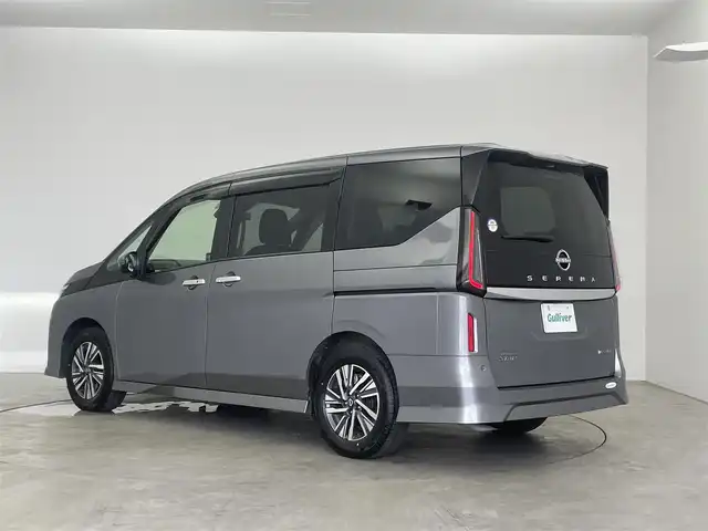 日産 セレナ e－パワー ハイウェイスター V 埼玉県 2023(令5)年 2万km ダークメタルグレー 純正１２．３インチナビ　アラウンドビューモニター　ＢＳＩ　プロパイロット　ワイヤレス充電　両側パワースライドドア　インテリジェントルームミラー　純正前後ドラレコ　ビルトインＥＴＣ２．０　地デジＴＶ