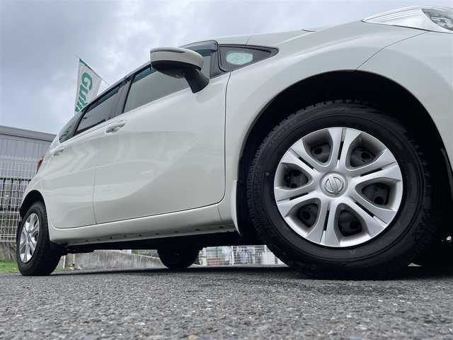 日産 ノート X FOUR Vセレ +セーフ 宮城県 2015(平27)年 7.7万km ブリリアントホワイトパール ４ＷＤ　/純正オーディオ/　（FM/AM/ＣＤ/ＡＵＸ）/ＥＴＣ　/前後ドライブレコーダー　/追突軽減システム　/レーンアシスト　/バックカメラ　/横滑り防止/ライトレベライザー/4WD切り替えスイッチ/電動格納ミラー/プッシュスタート/ワンオーナー/　（保証書・取扱説明書）