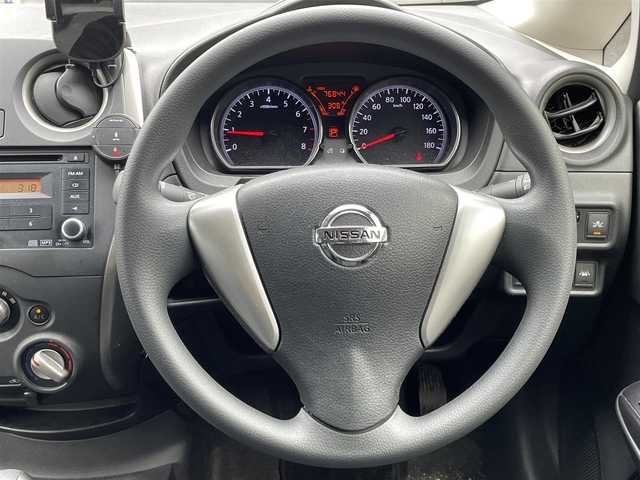 日産 ノート X FOUR Vセレ +セーフ 宮城県 2015(平27)年 7.7万km ブリリアントホワイトパール ４ＷＤ　/純正オーディオ/　（FM/AM/ＣＤ/ＡＵＸ）/ＥＴＣ　/前後ドライブレコーダー　/追突軽減システム　/レーンアシスト　/バックカメラ　/横滑り防止/ライトレベライザー/4WD切り替えスイッチ/電動格納ミラー/プッシュスタート/ワンオーナー/　（保証書・取扱説明書）
