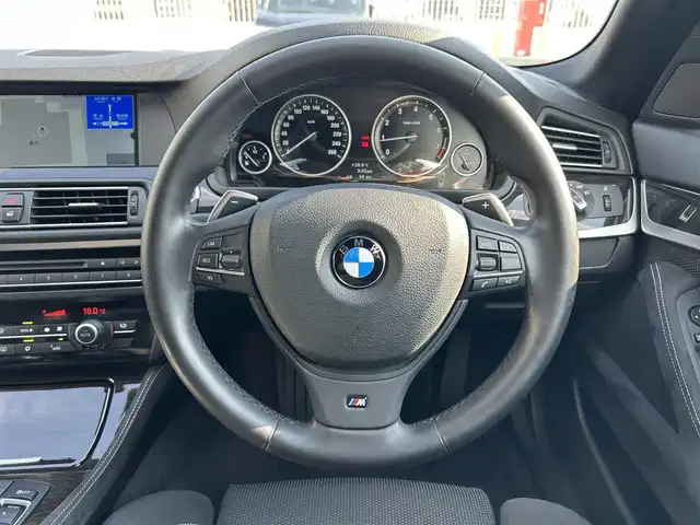 ＢＭＷ ５２３ｉ ツーリング Mスポーツ 東京都 2012(平24)年 4.2万km 白 純正ナビ/CD/DVD・Musicコレクション・外部機器・TV/・BT・ラジオ/ETC/純正ドライブレコーダー/パドルシフト/バックカメラ/オートライト/フロアマット/MT付きAT/パワーシート/ 電子パーキングブレーキ/コーナセンサー/プッシュスタート/スマートキー/純正18インチアルミホイール/オールシーズンタイヤ装着/保証書/取扱説明書