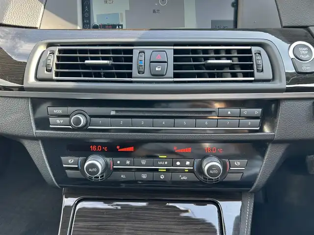 ＢＭＷ ５２３ｉ ツーリング Mスポーツ 東京都 2012(平24)年 4.2万km 白 純正ナビ/CD/DVD・Musicコレクション・外部機器・TV/・BT・ラジオ/ETC/純正ドライブレコーダー/パドルシフト/バックカメラ/オートライト/フロアマット/MT付きAT/パワーシート/ 電子パーキングブレーキ/コーナセンサー/プッシュスタート/スマートキー/純正18インチアルミホイール/オールシーズンタイヤ装着/保証書/取扱説明書