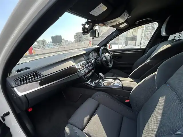 ＢＭＷ ５２３ｉ ツーリング Mスポーツ 東京都 2012(平24)年 4.2万km 白 純正ナビ/CD/DVD・Musicコレクション・外部機器・TV/・BT・ラジオ/ETC/純正ドライブレコーダー/パドルシフト/バックカメラ/オートライト/フロアマット/MT付きAT/パワーシート/ 電子パーキングブレーキ/コーナセンサー/プッシュスタート/スマートキー/純正18インチアルミホイール/オールシーズンタイヤ装着/保証書/取扱説明書
