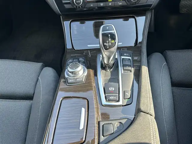 ＢＭＷ ５２３ｉ ツーリング Mスポーツ 東京都 2012(平24)年 4.2万km 白 純正ナビ/CD/DVD・Musicコレクション・外部機器・TV/・BT・ラジオ/ETC/純正ドライブレコーダー/パドルシフト/バックカメラ/オートライト/フロアマット/MT付きAT/パワーシート/ 電子パーキングブレーキ/コーナセンサー/プッシュスタート/スマートキー/純正18インチアルミホイール/オールシーズンタイヤ装着/保証書/取扱説明書