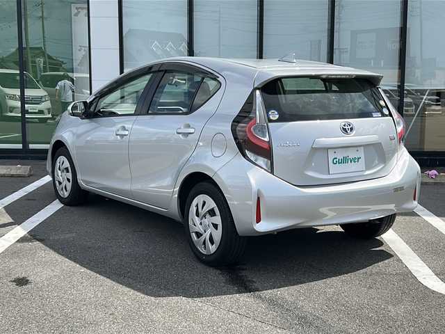 トヨタ アクア L 岐阜県 2020(令2)年 6.9万km シルバーM 登録時走行距離：68666km/社外ナビ（MDV-D407BT）/CD・DVD・テレビ・Bluetooth/ドライブレコーダー/ビルトインETC/LEDヘッドライト/フロアマット/リモコンキー