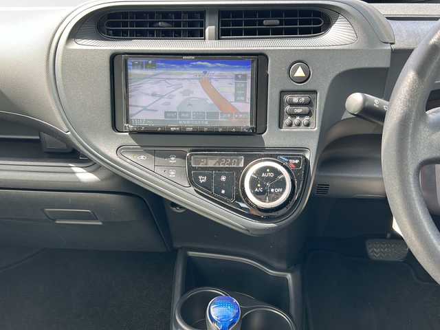トヨタ アクア L 岐阜県 2020(令2)年 6.9万km シルバーM 登録時走行距離：68666km/社外ナビ（MDV-D407BT）/CD・DVD・テレビ・Bluetooth/ドライブレコーダー/ビルトインETC/LEDヘッドライト/フロアマット/リモコンキー