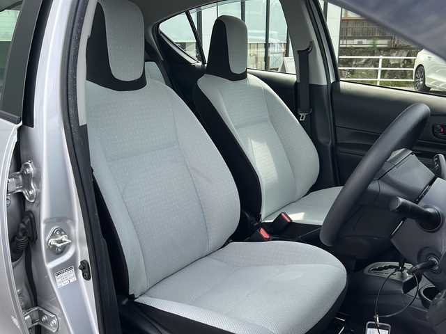 トヨタ アクア L 岐阜県 2020(令2)年 6.9万km シルバーM 登録時走行距離：68666km/社外ナビ（MDV-D407BT）/CD・DVD・テレビ・Bluetooth/ドライブレコーダー/ビルトインETC/LEDヘッドライト/フロアマット/リモコンキー