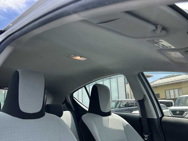 トヨタ アクア L 岐阜県 2020(令2)年 6.9万km シルバーM 登録時走行距離：68666km/社外ナビ（MDV-D407BT）/CD・DVD・テレビ・Bluetooth/ドライブレコーダー/ビルトインETC/LEDヘッドライト/フロアマット/リモコンキー