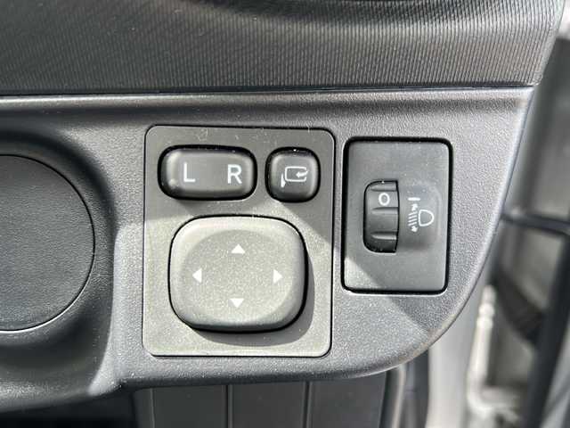 トヨタ アクア L 岐阜県 2020(令2)年 6.9万km シルバーM 登録時走行距離：68666km/社外ナビ（MDV-D407BT）/CD・DVD・テレビ・Bluetooth/ドライブレコーダー/ビルトインETC/LEDヘッドライト/フロアマット/リモコンキー