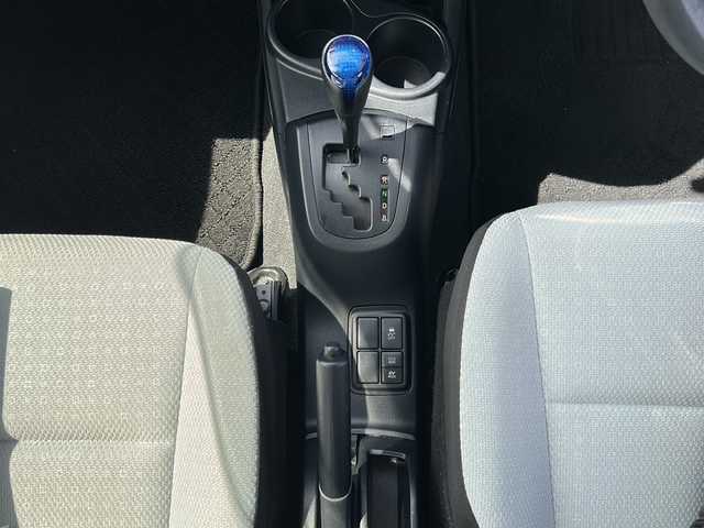 トヨタ アクア L 岐阜県 2020(令2)年 6.9万km シルバーM 登録時走行距離：68666km/社外ナビ（MDV-D407BT）/CD・DVD・テレビ・Bluetooth/ドライブレコーダー/ビルトインETC/LEDヘッドライト/フロアマット/リモコンキー