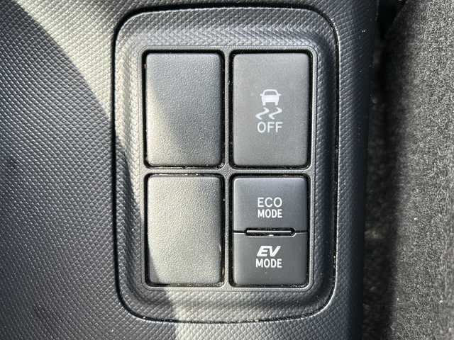 トヨタ アクア L 岐阜県 2020(令2)年 6.9万km シルバーM 登録時走行距離：68666km/社外ナビ（MDV-D407BT）/CD・DVD・テレビ・Bluetooth/ドライブレコーダー/ビルトインETC/LEDヘッドライト/フロアマット/リモコンキー